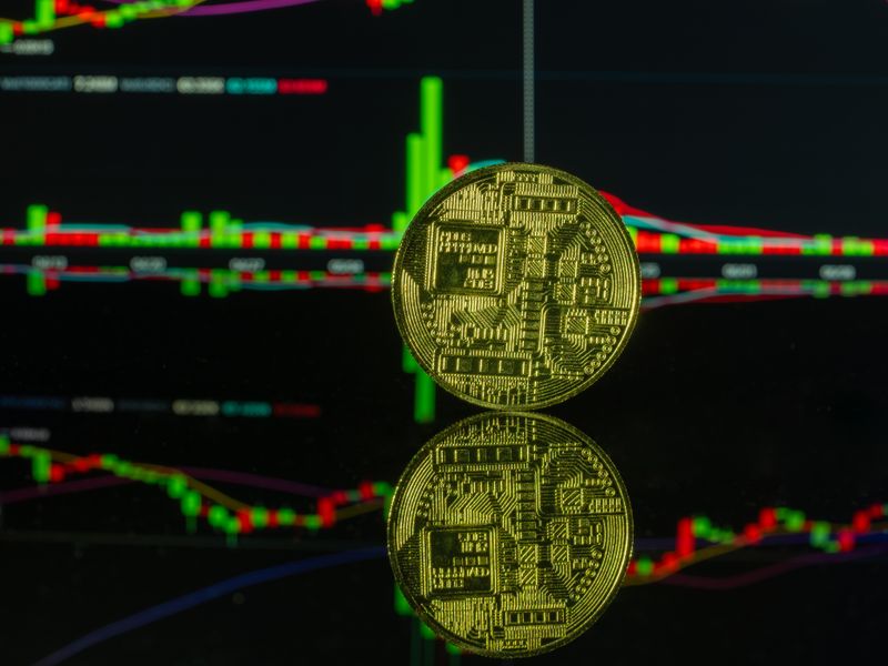 Abstrakcyjna sieć blockchain z jarzącymi się węzłami na ciemnym tle